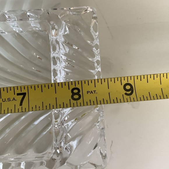 White Crystal Butter Dish With A lid - Picture 5 of 6